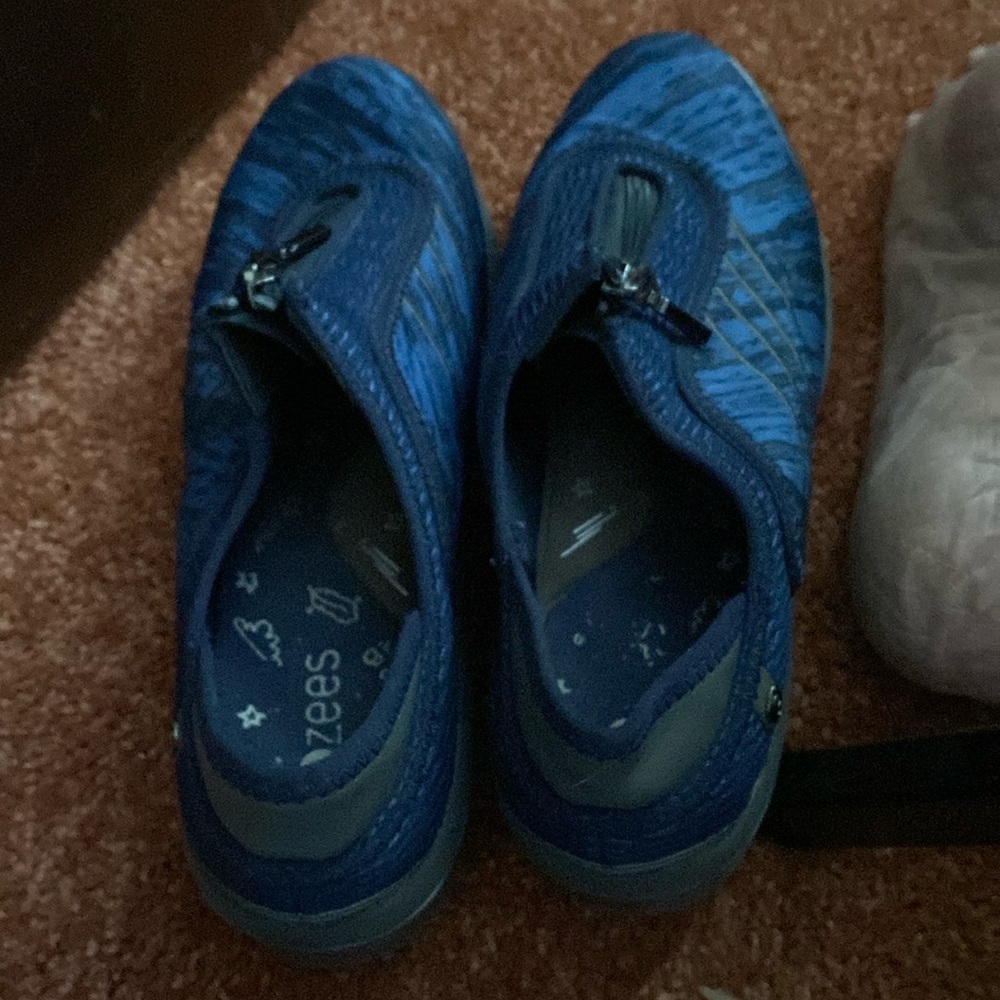 Beezes shoes Size 8